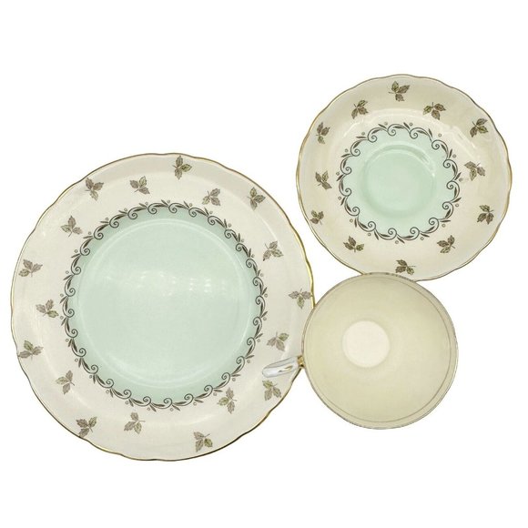 Tuscan Fine English Bone China 8.5 inch Plate Cup Saucer Green Gold Trim 02005 - Picture 3 of 5